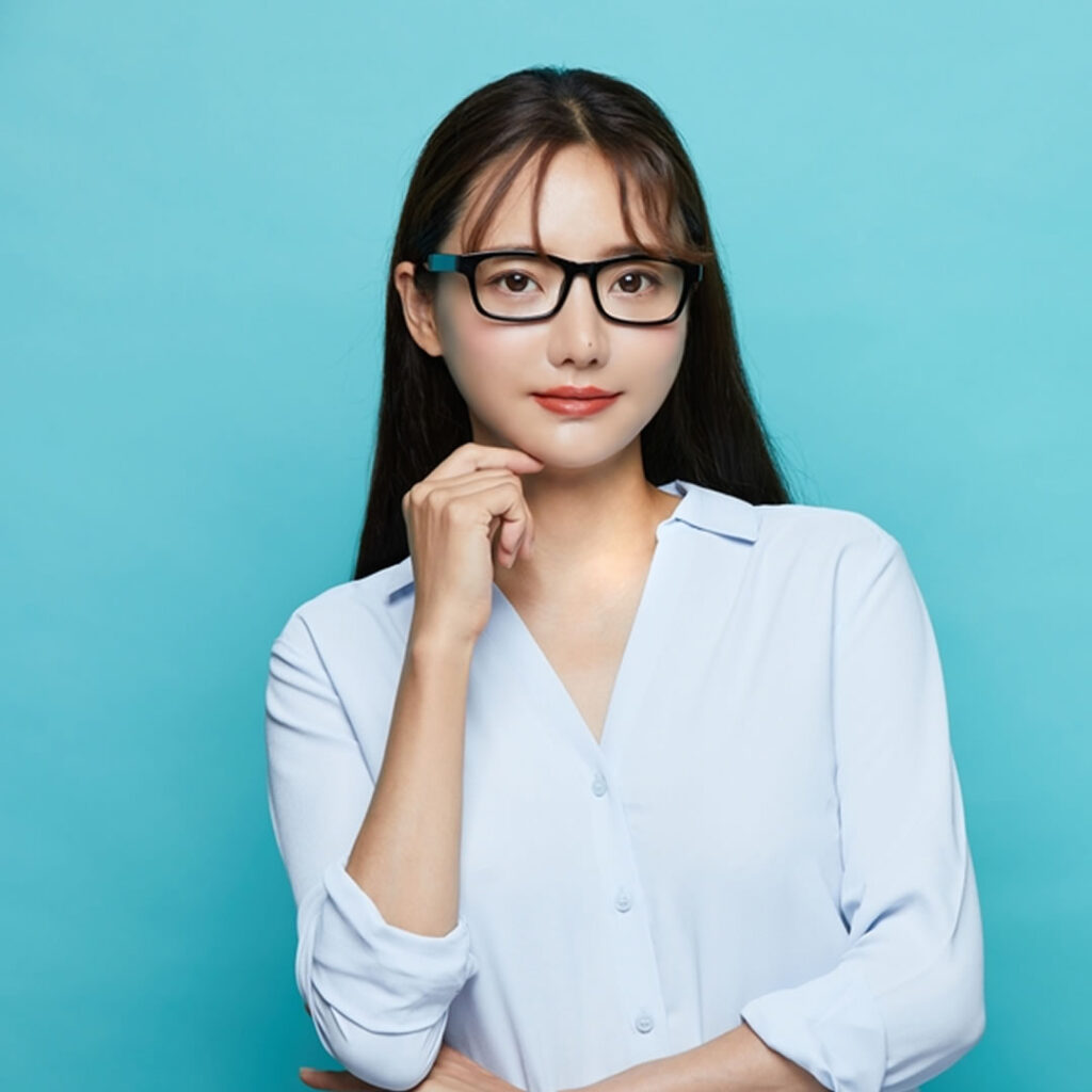 eクリニックのヒアルロン酸注入が選ばれる理由を説明している看護師