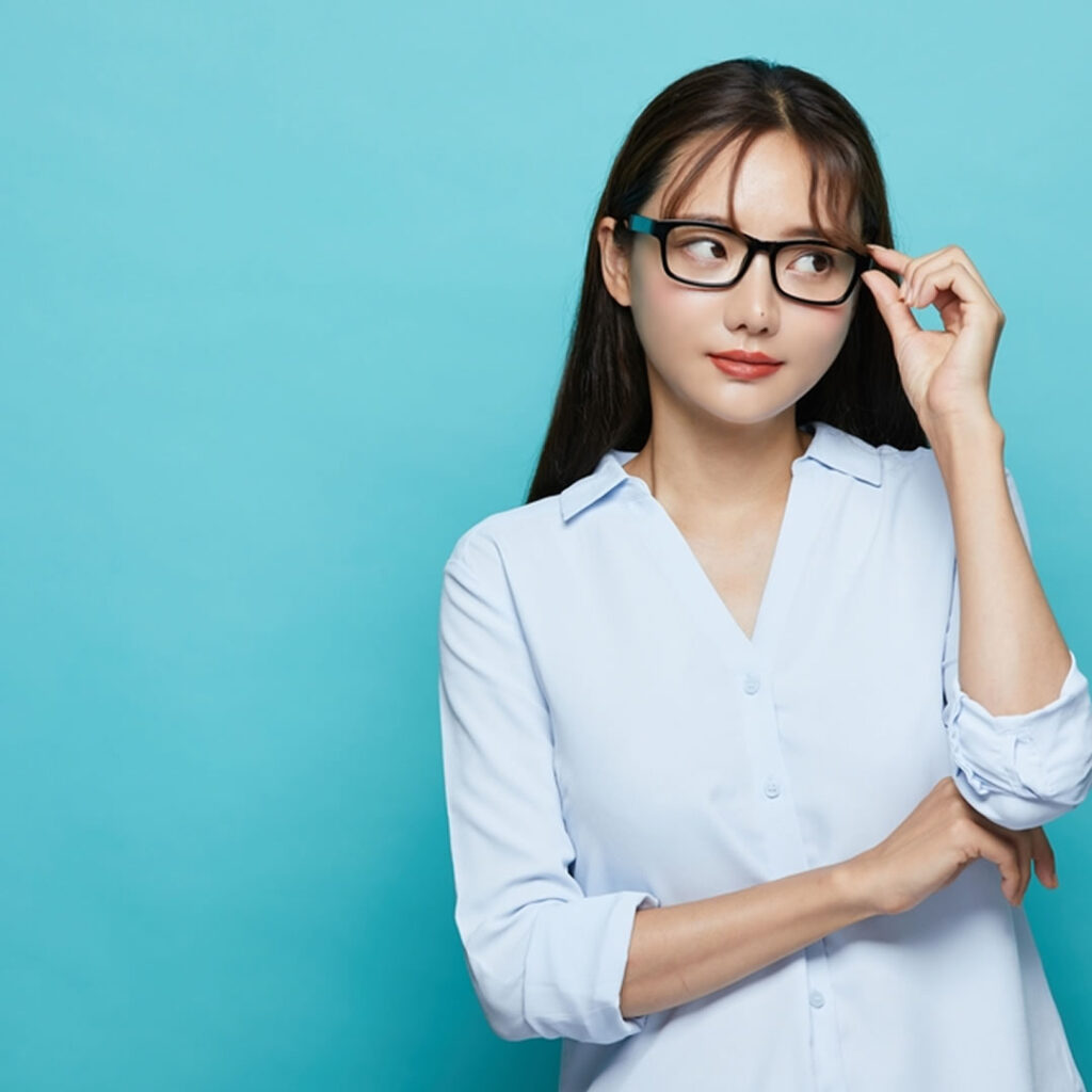 滋賀でヒアルロン酸を安く受ける方法を説明している看護師