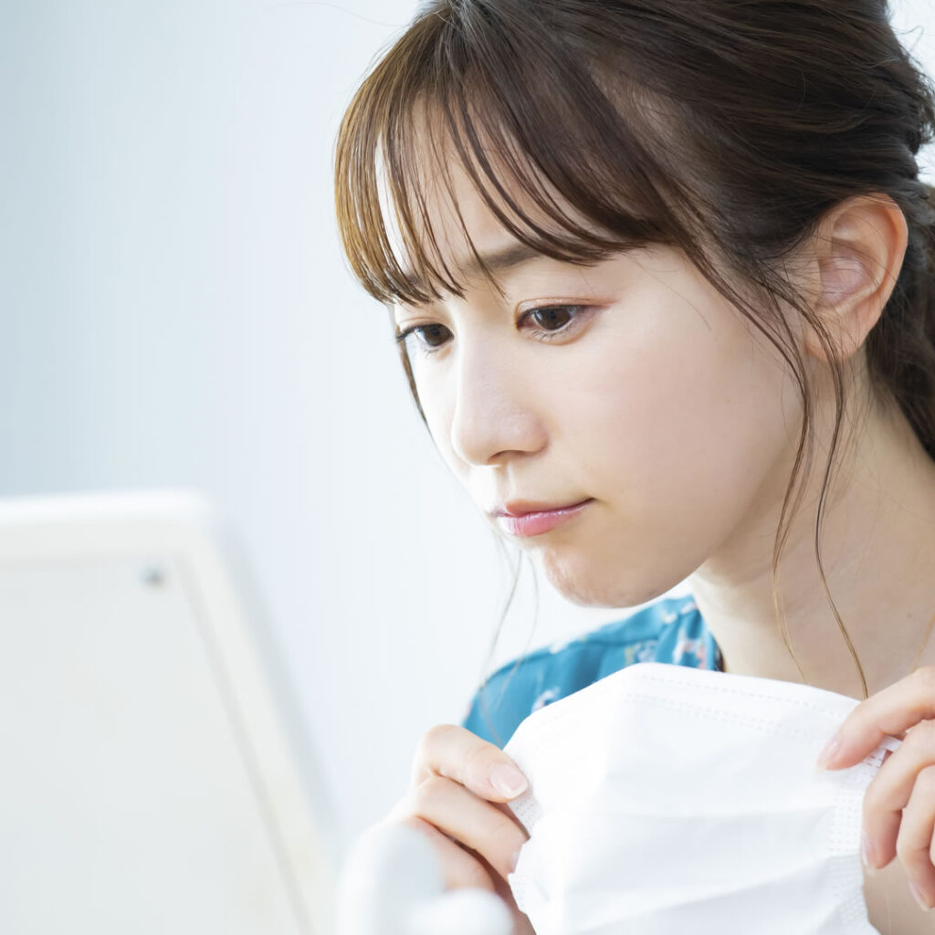 京都で鼻整形をしようとしている女性