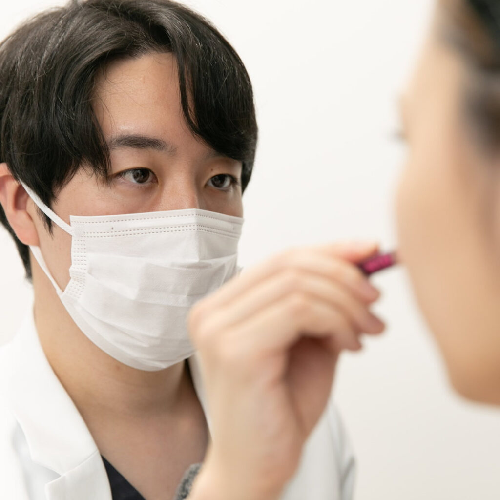 デザインをしている松村健太医師